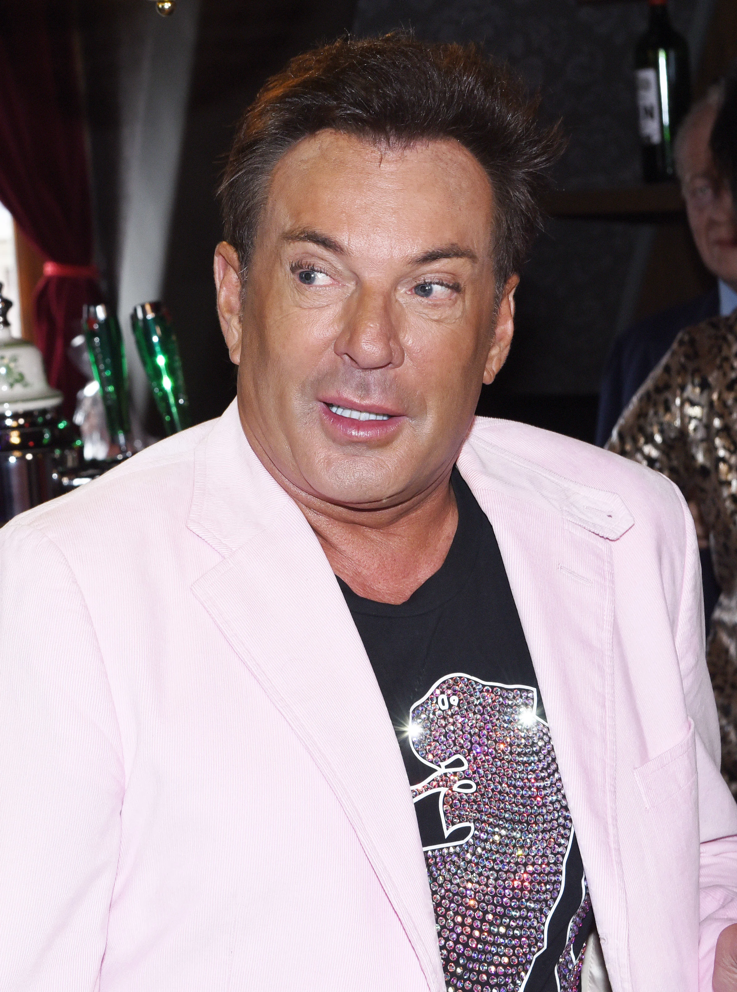 Angela Schijf en Gerard Joling worden levende standbeelden