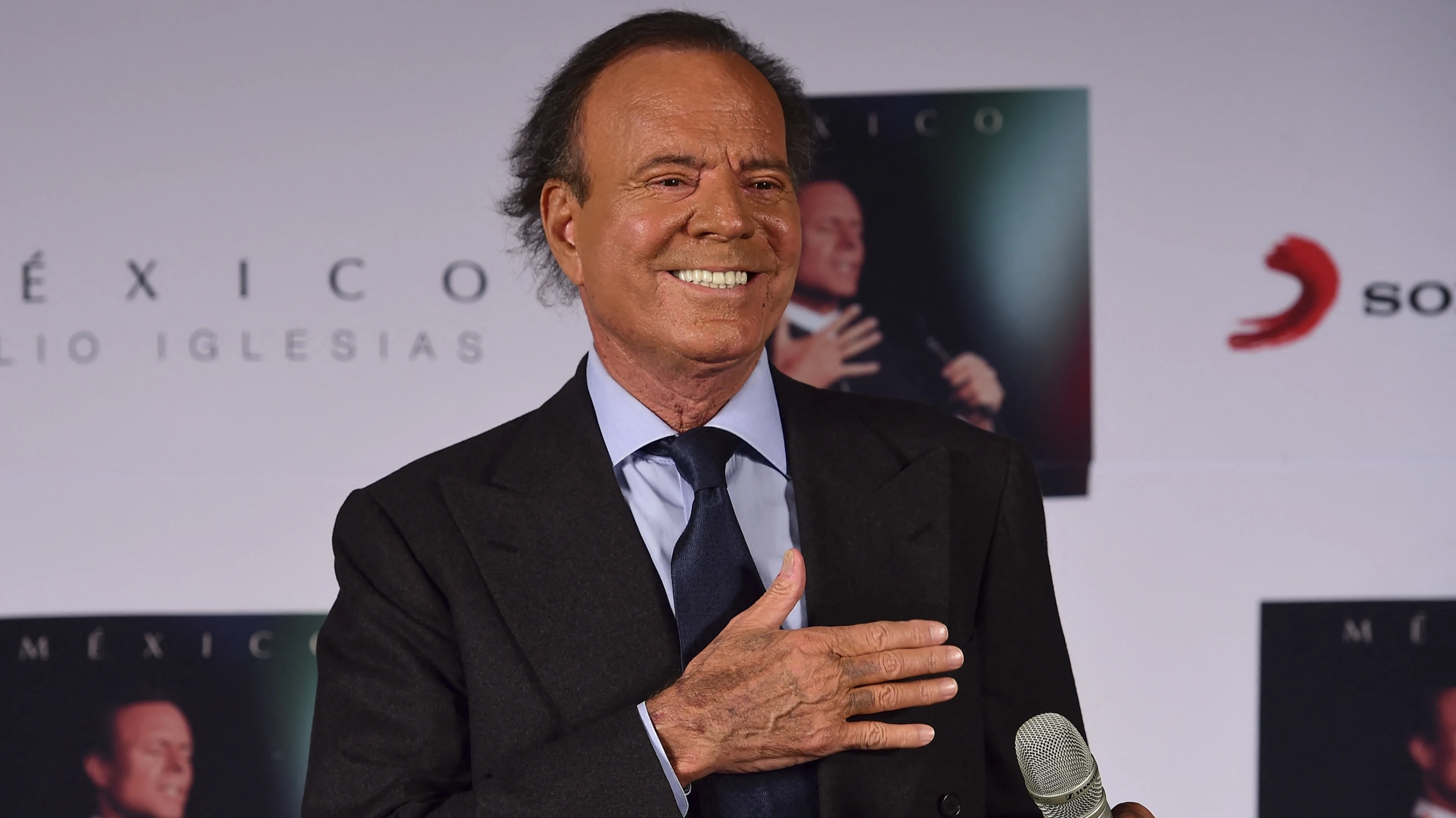 Vrouwen beschuldigen Julio Iglesias van misbruik en verkrachting