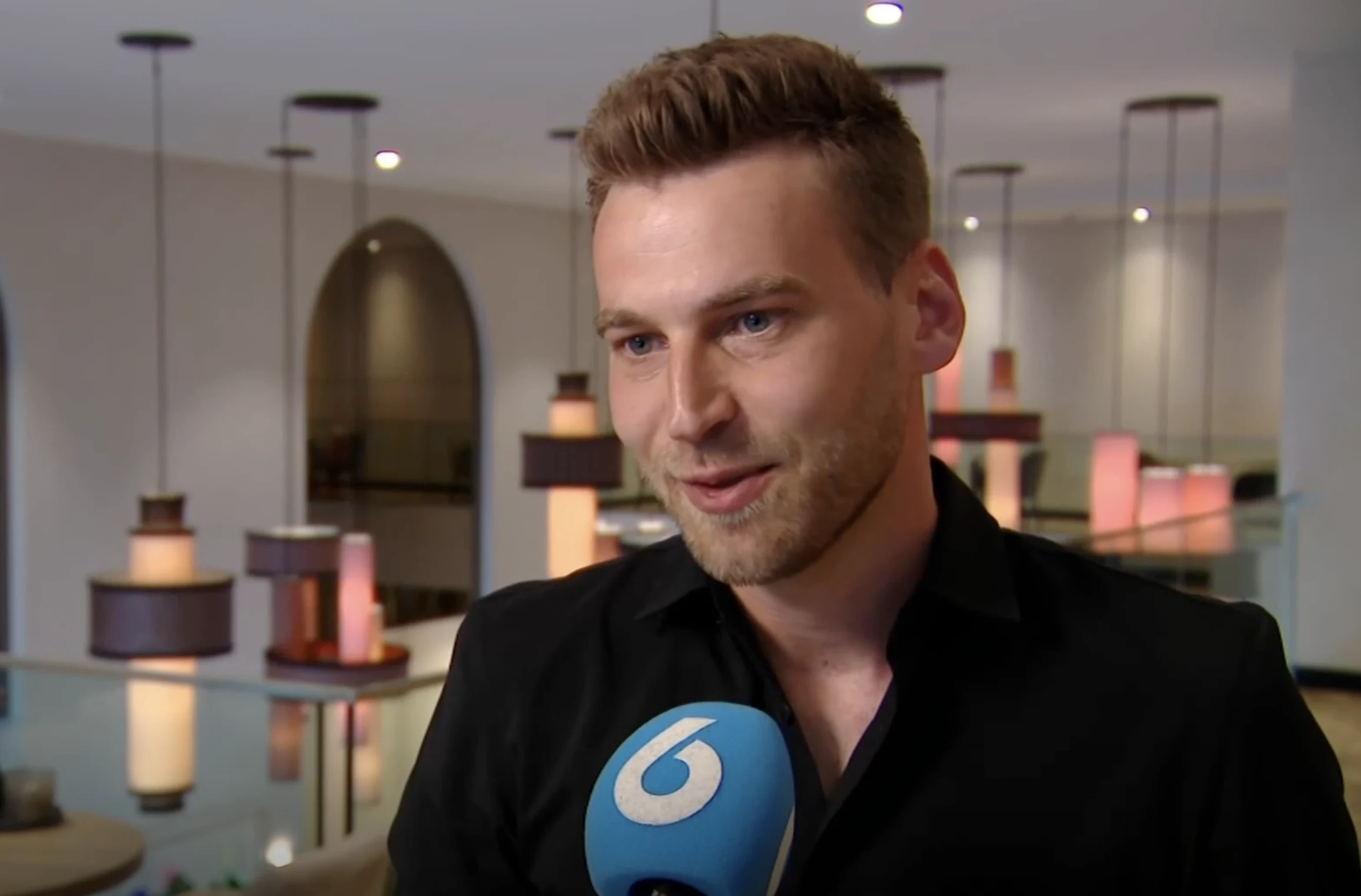 'Knappe agent' uit The Passion reageert op alle aandacht: 'Of ik nog single ben?'