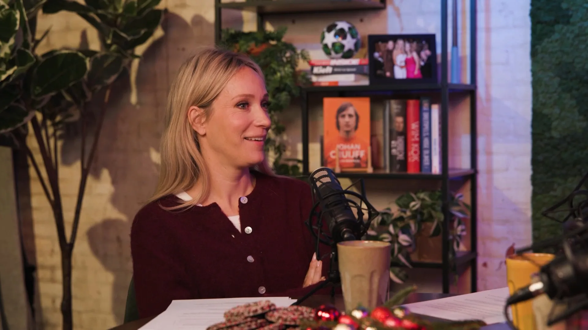 Hélène Hendriks betrapt op het Mediapark: ‘Ik stond daar in m’n ondergoed!’