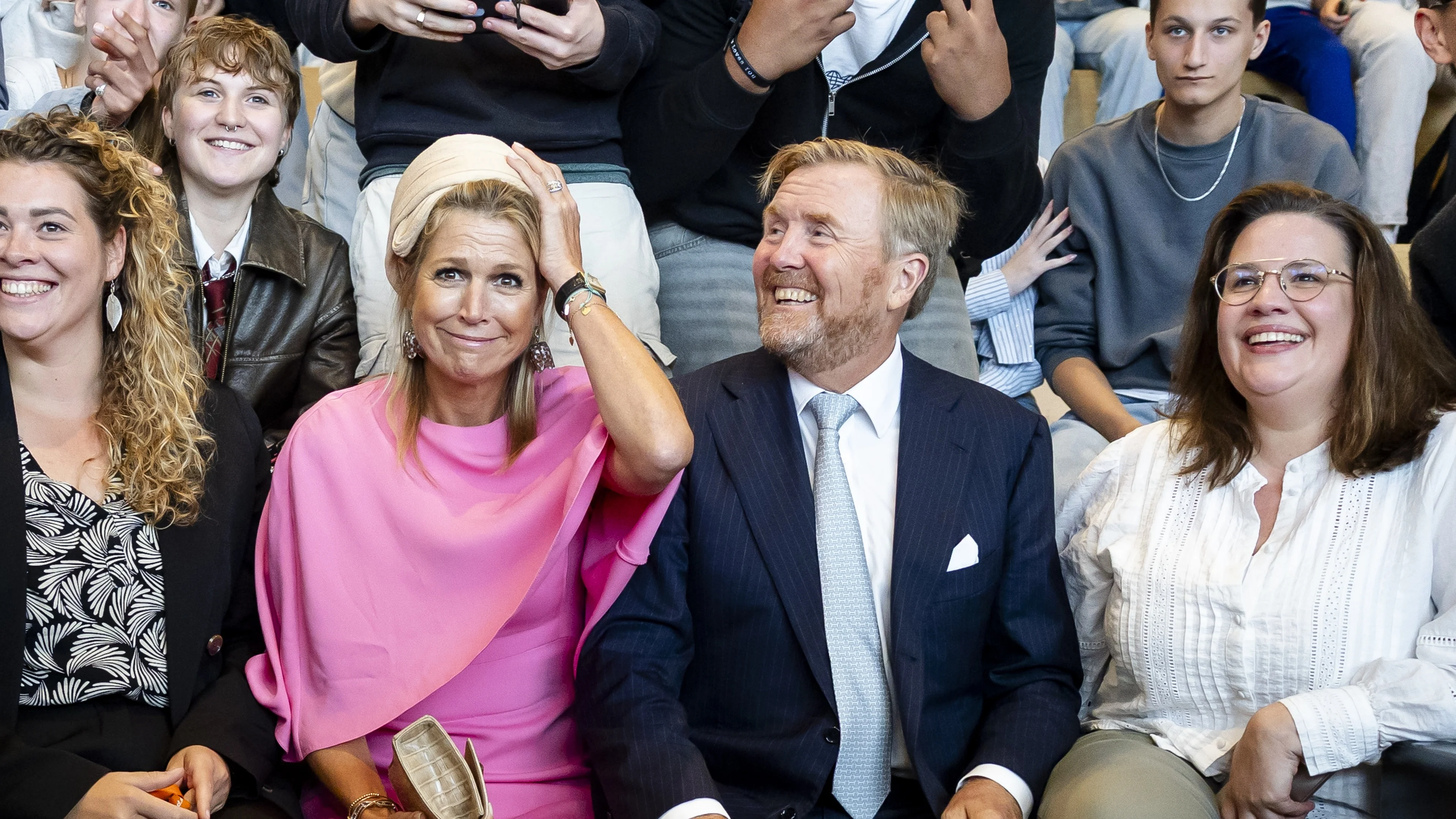 Zien: Koningin Máxima krijgt klap van MBO-student