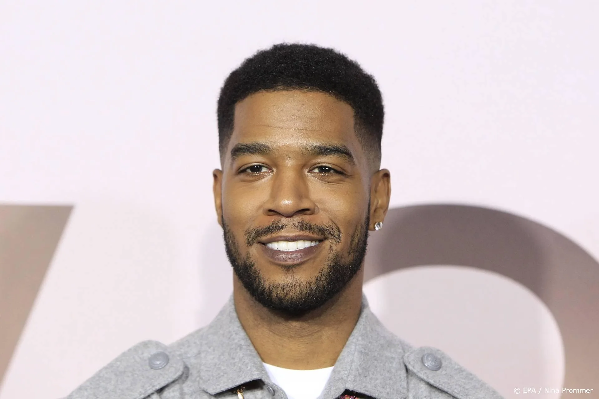 Kid Cudi genoot van haat op optreden in bloemenjurk