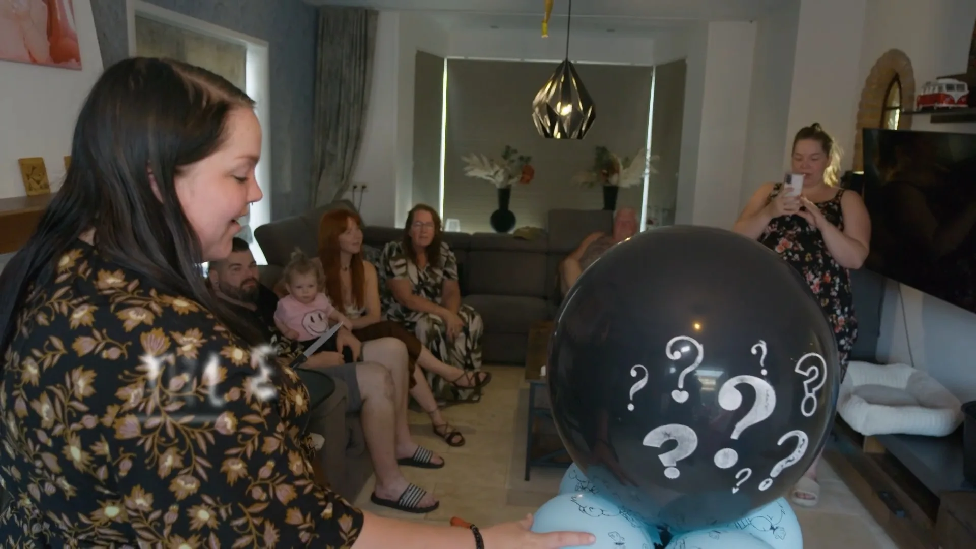 Mathilde doet de gender-reveal!