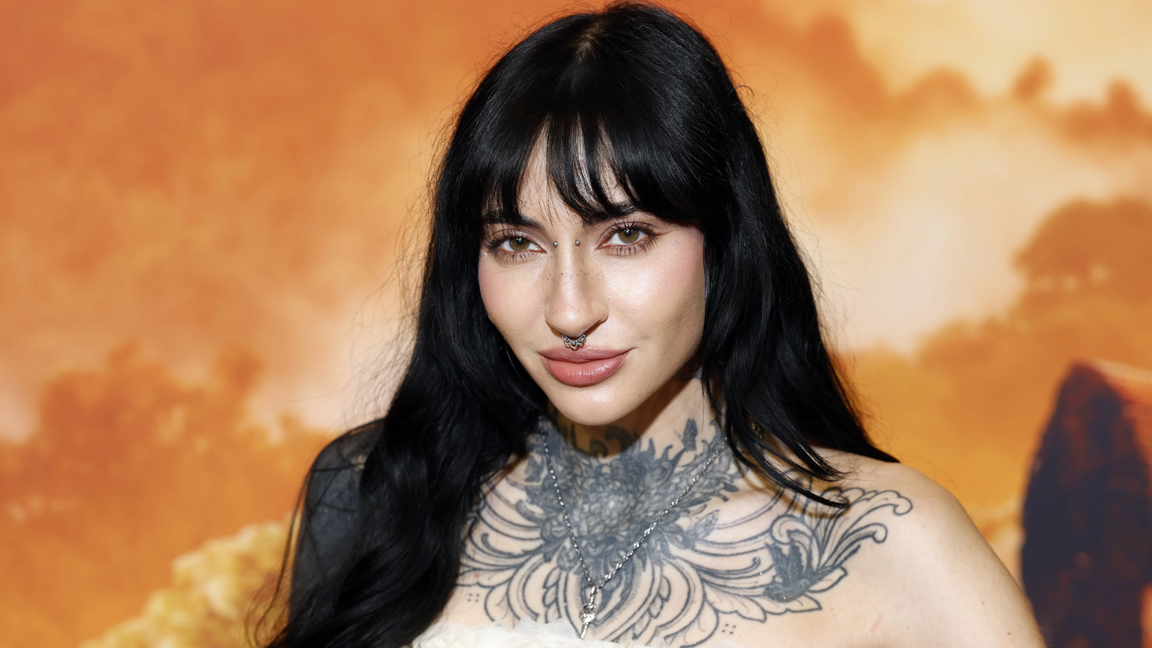 EMIDJ-Christina doet bizarre onthulling: 'Afgevallen door alle stress'