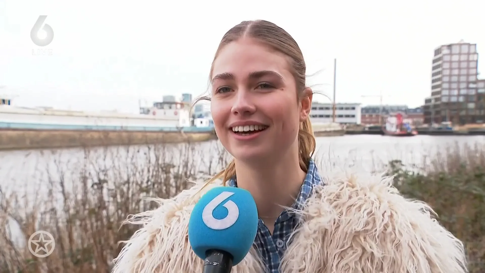 Roxy Dekker kondigt debuutalbum aan