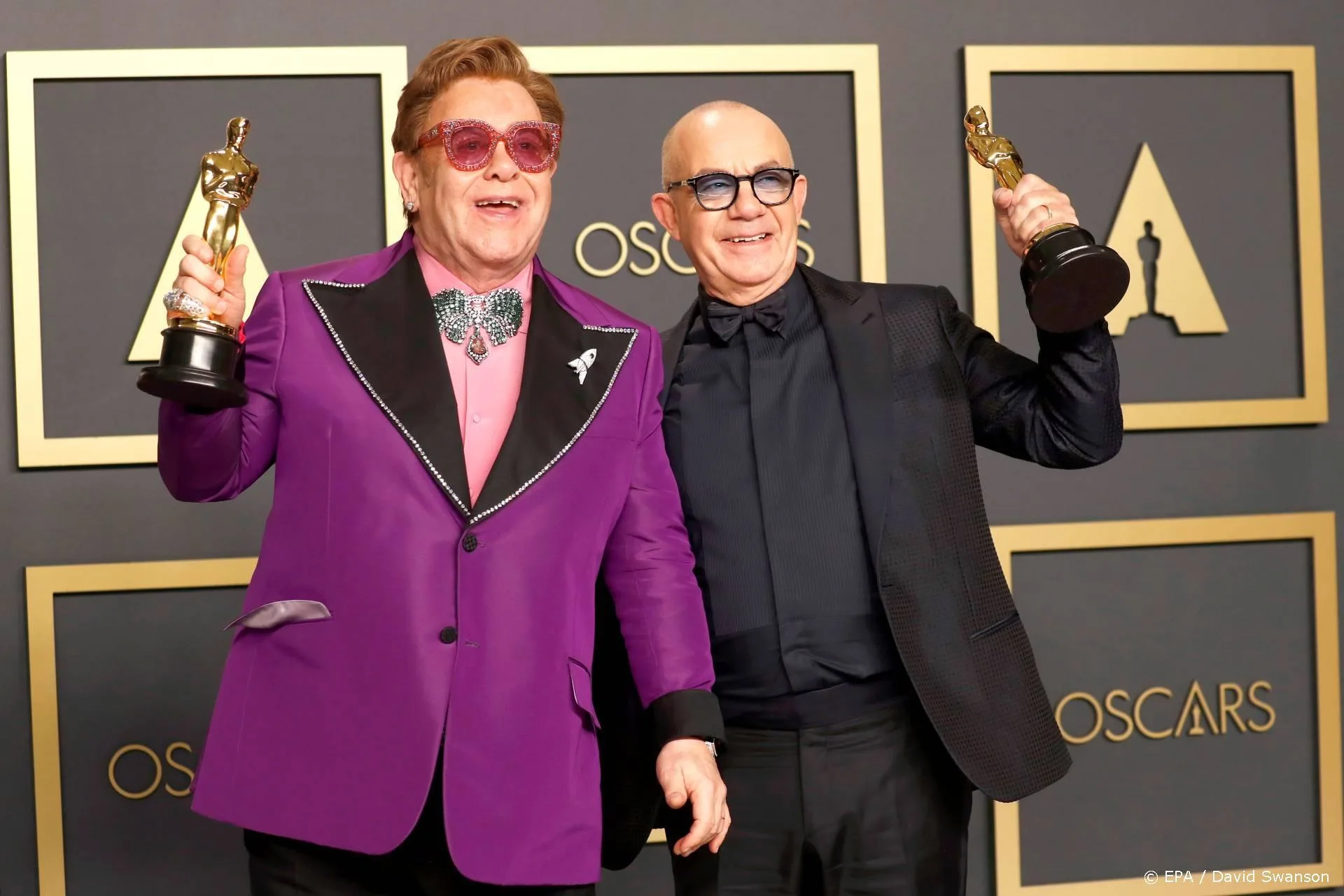 Elton John brengt zestig onuitgebrachte songs uit