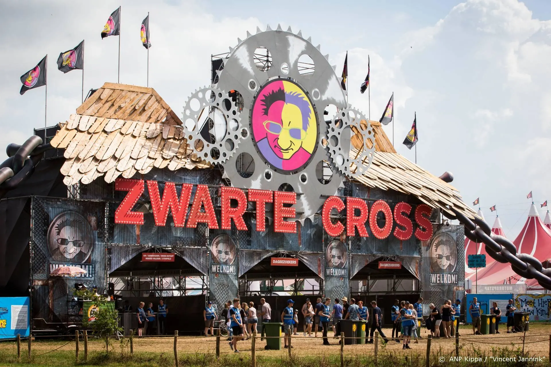 Zwarte Cross vraagt kaarthouders om geduld
