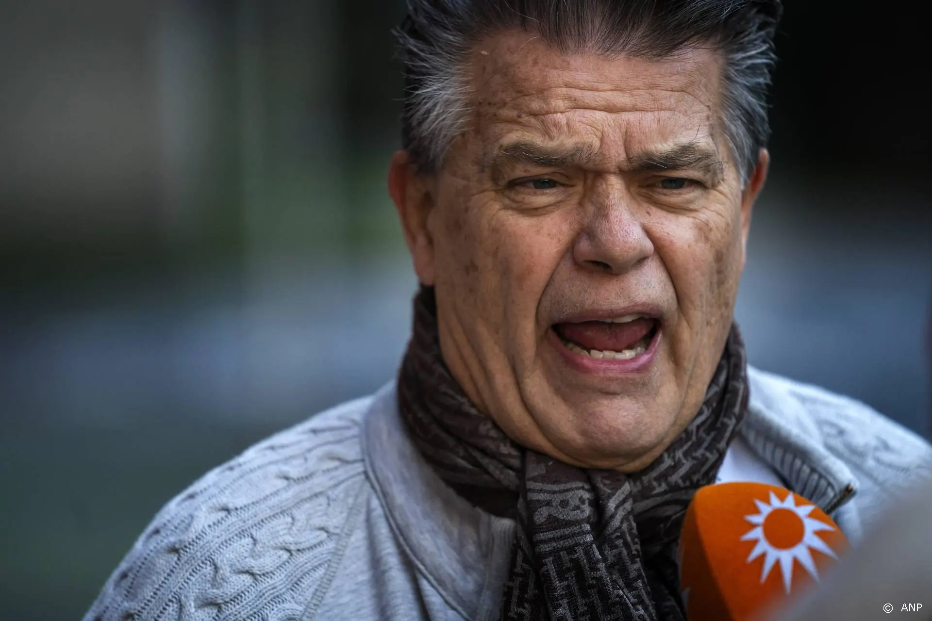 Flinke domper voor Emile Ratelband