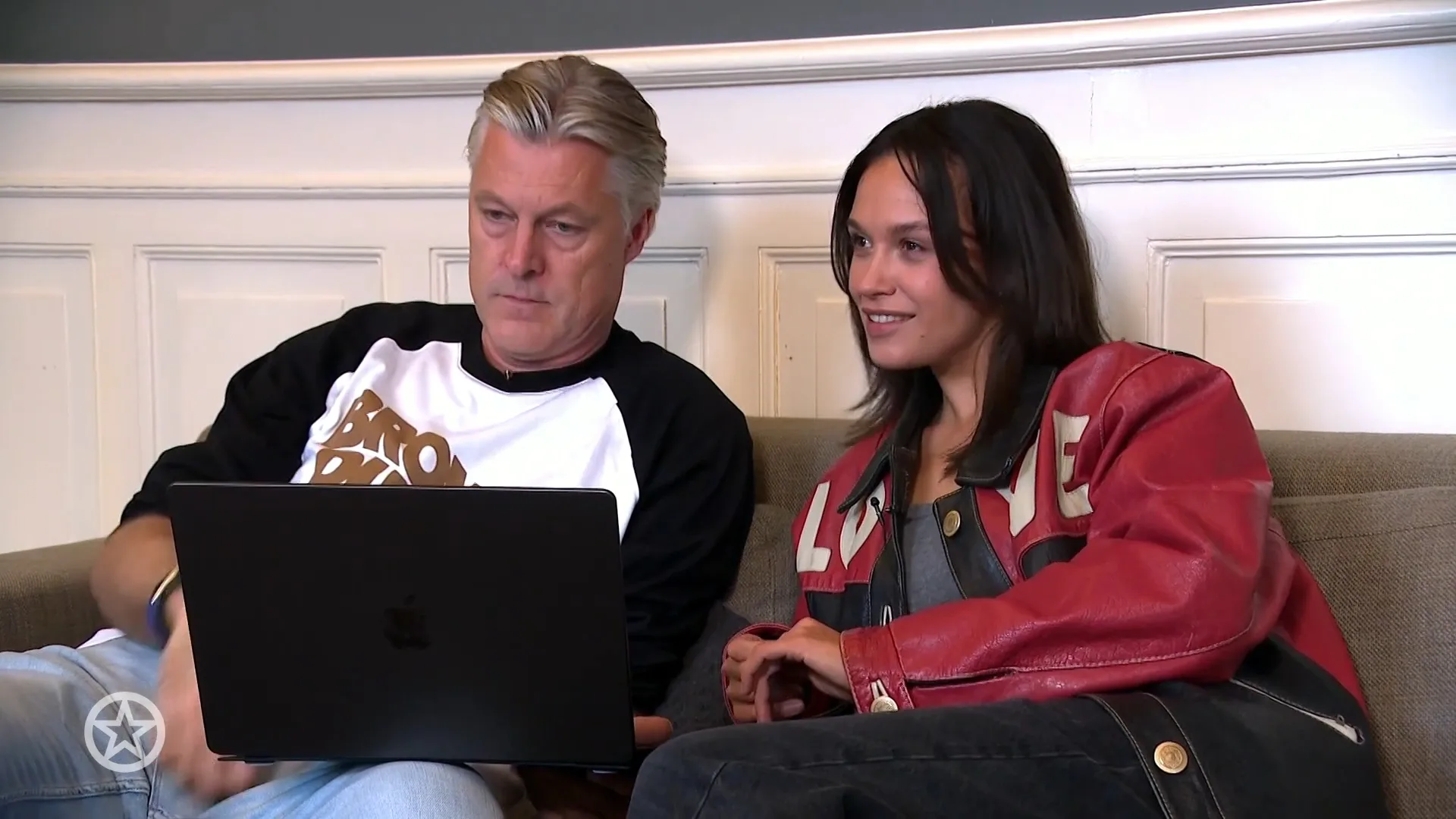 IOS en Holly Mae Brood maken titelsong film Schitterend