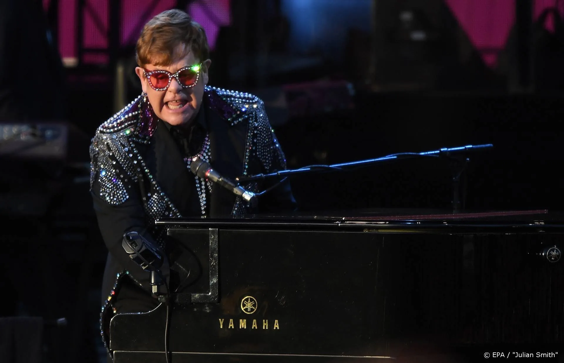 Elton John: hitlijsten bevatten geen 'echte nummers' meer