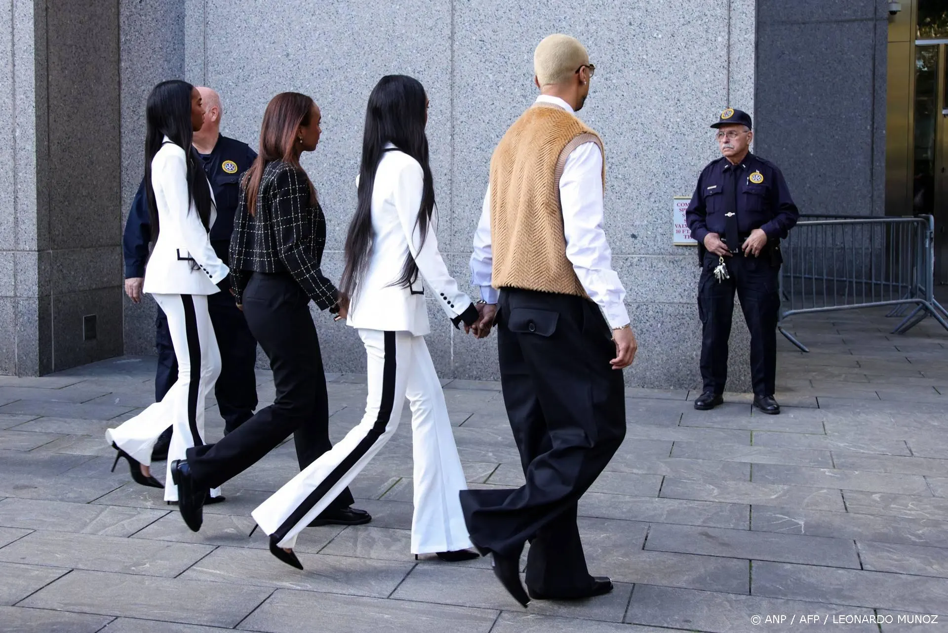 Diddy in tranen in de rechtbank na smeekbedes van kinderen