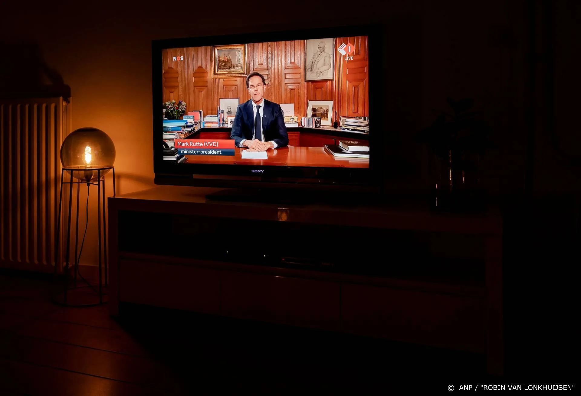 Nederlanders gebruiken vooral traditionele media voor corona-info