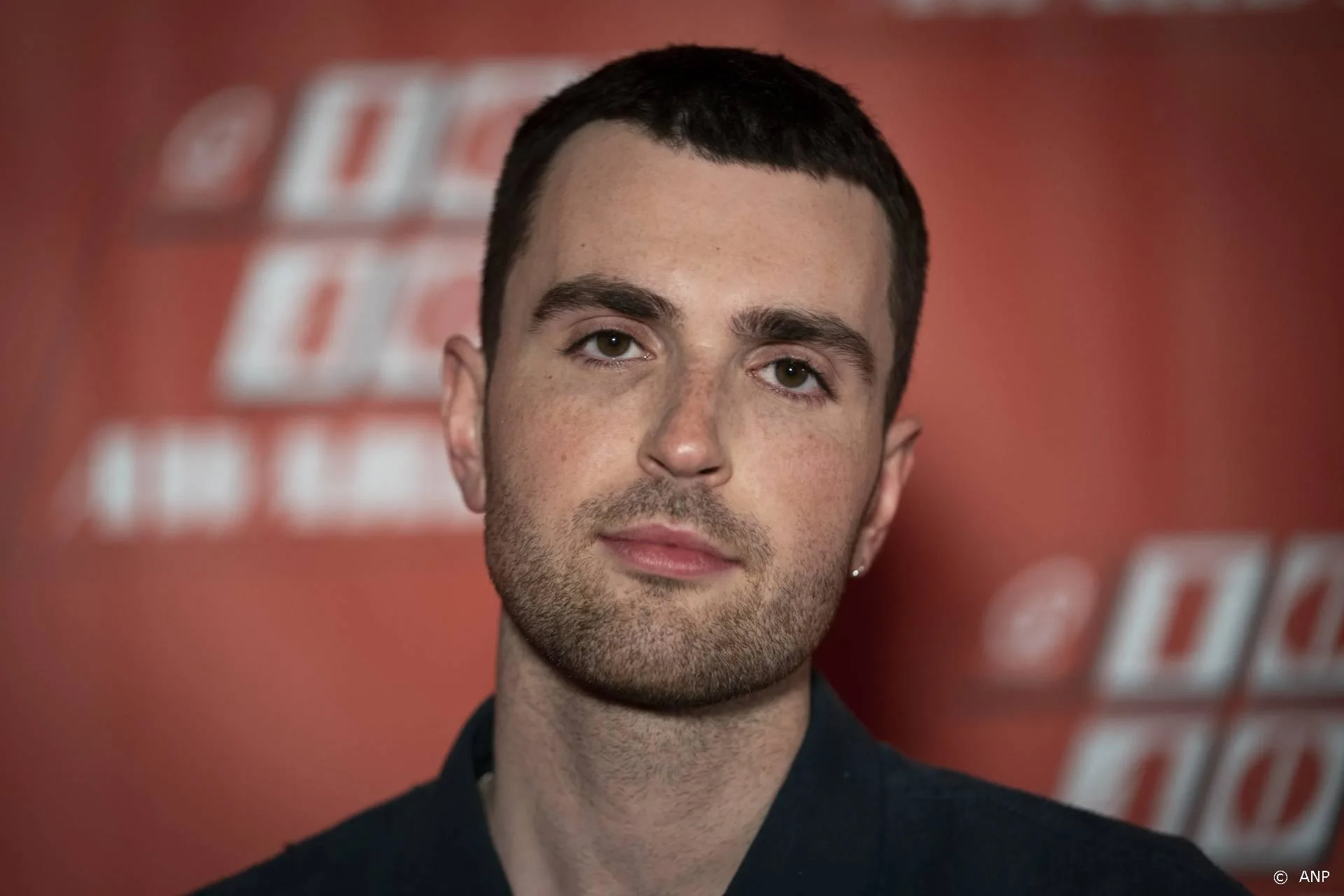 Duncan Laurence gebroken door coronabesmeting 