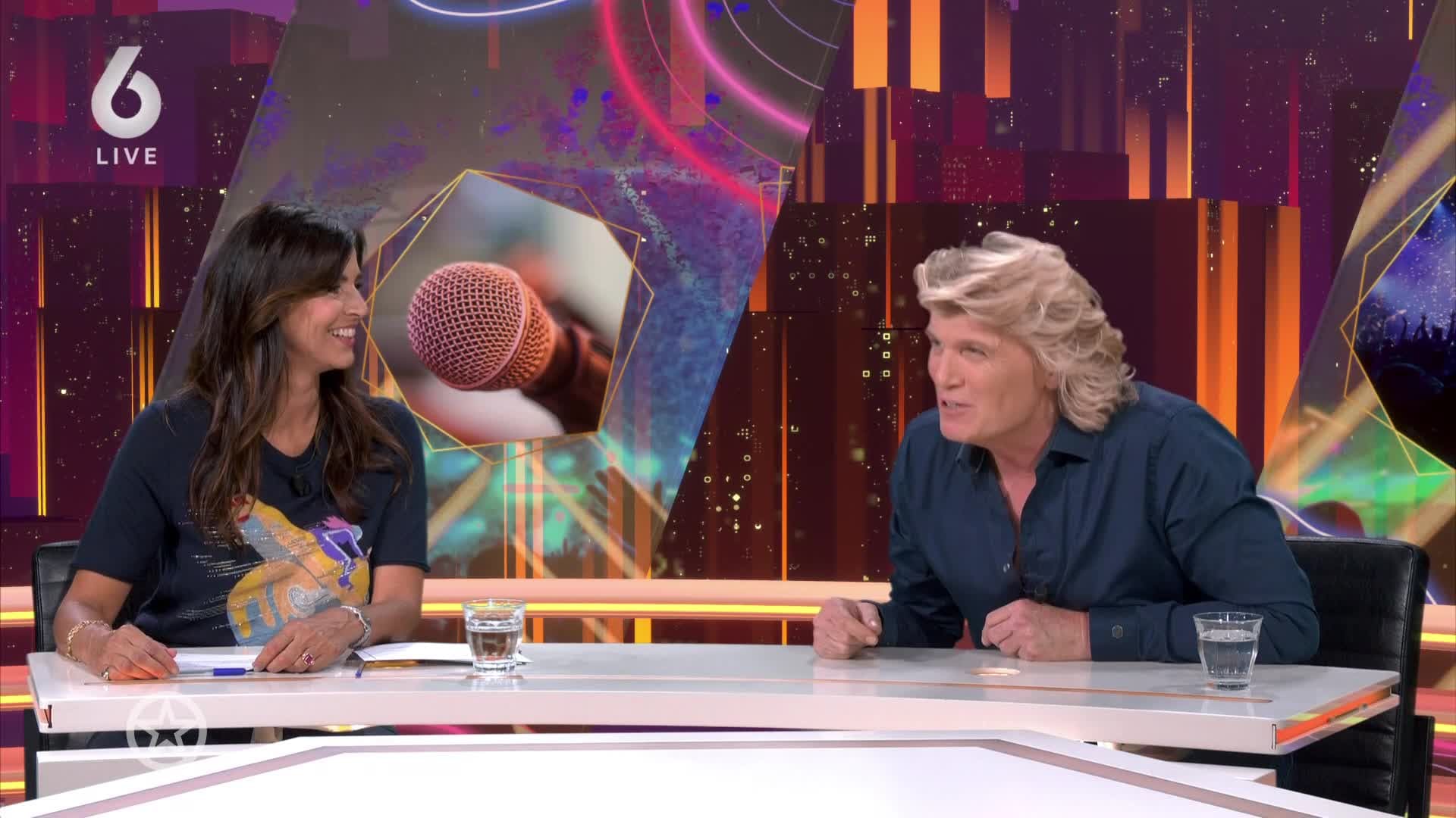 Fans gooien steeds raardere dingen op het podium