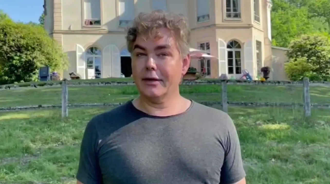 ZIEN: Teun Föhn laat onderkin verwijderen