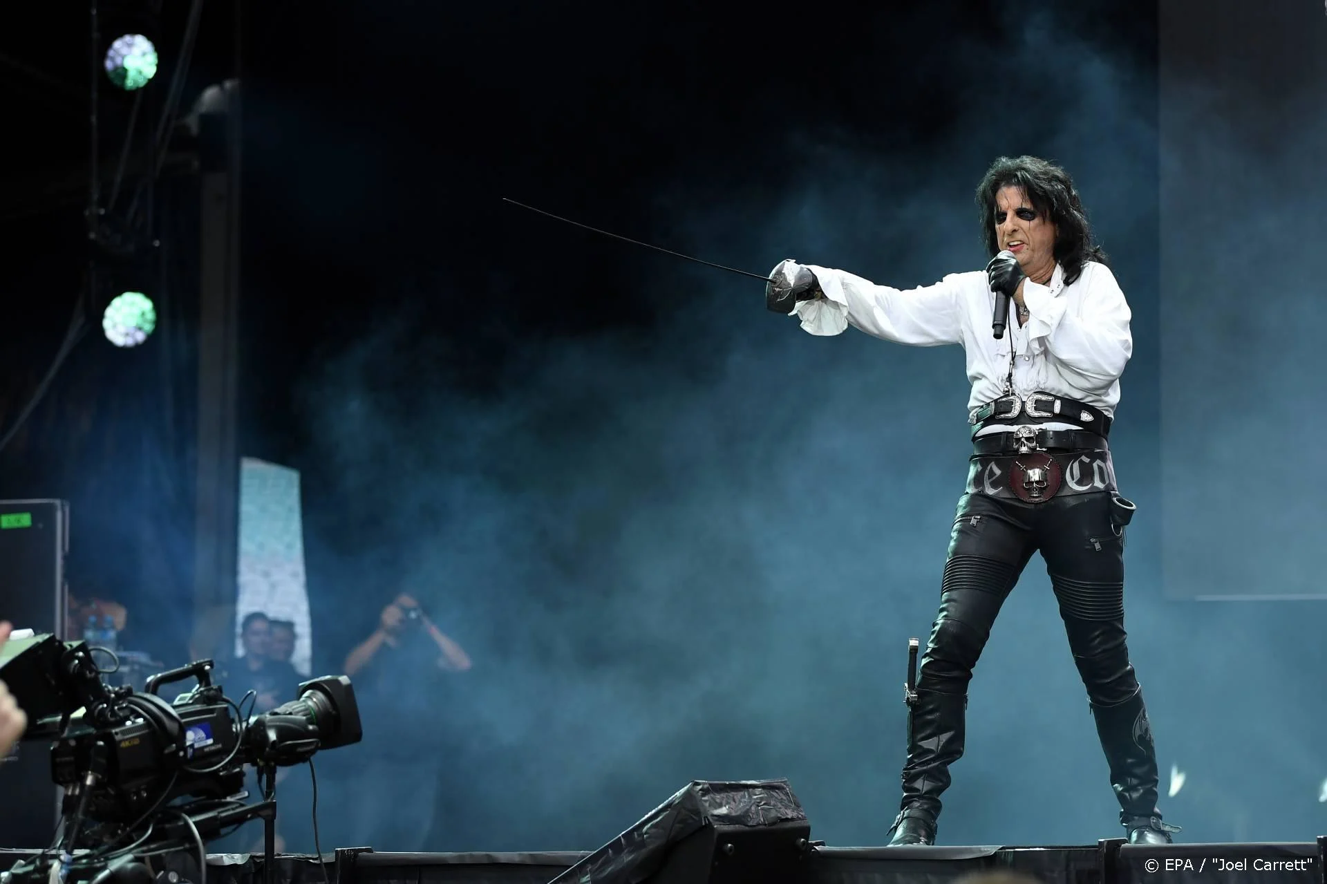 Rocker Alice Cooper breekt lans voor kleine poppodia