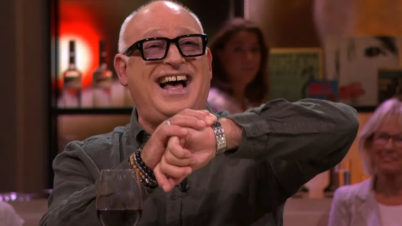 René openhartig over bezoek aan SM-huis: 'Ik was te laat dus moest op mijn knieën naar binnen!'