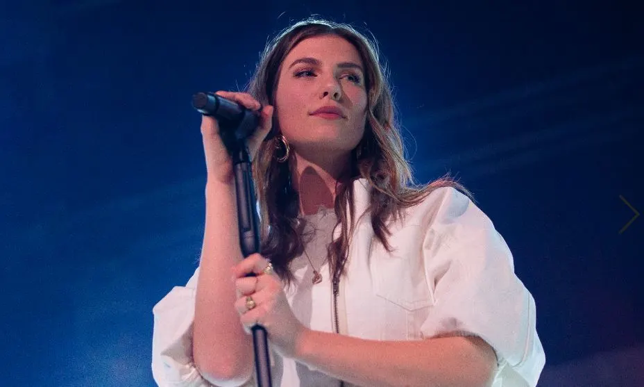 Zoveel geld heeft Maan nu al op rekening