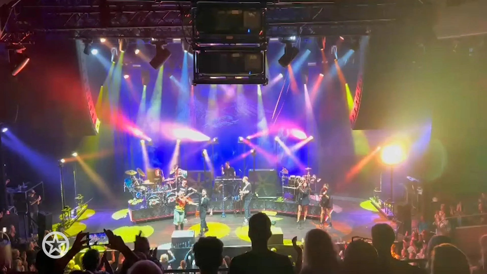 André schikt zich rot door aanwezigheid Rachel: 'Jij gaat nú weg!'