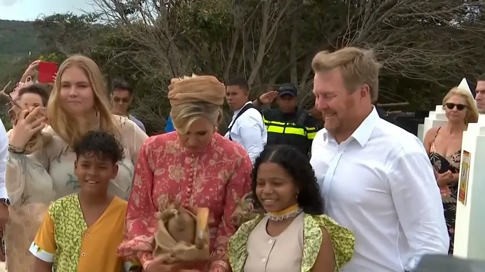 Koningspaar en Amalia met defensieschip naar Curaçao