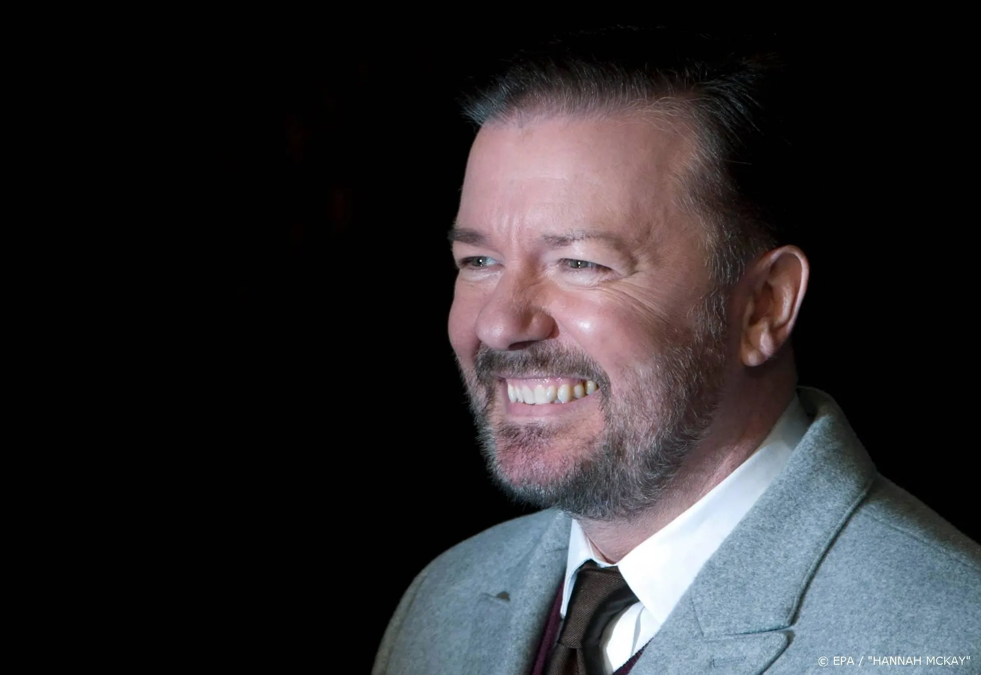 Ricky Gervais: geef lintje aan zorgmedewerker, niet aan sterren