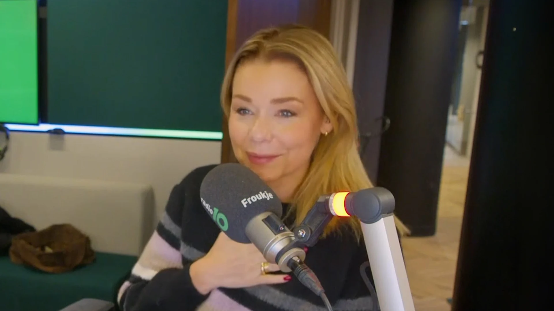 Froukje deelt een persoonlijk verhaal in de ochtendshow (Radio 10)