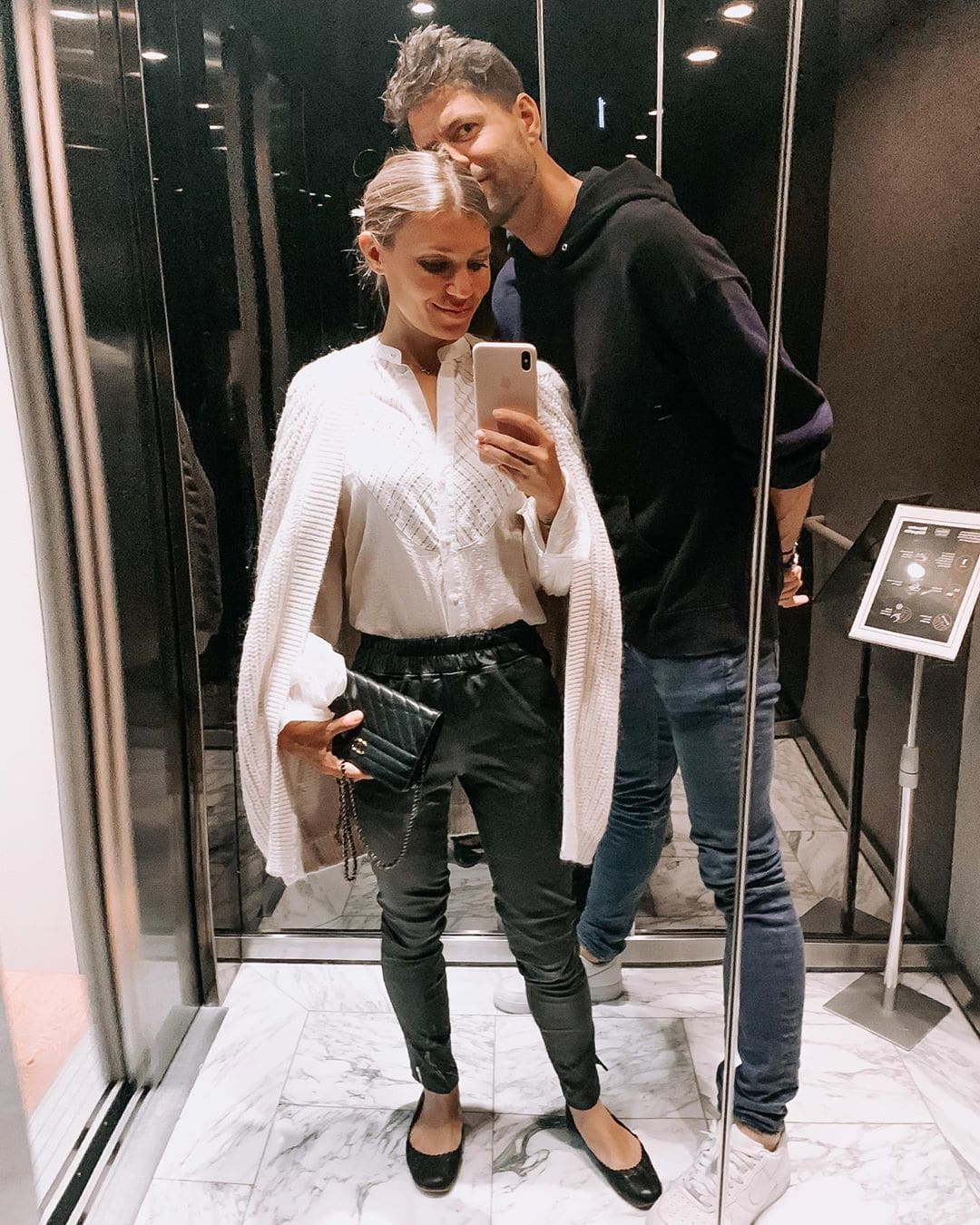 Simon en Annemarie Keizer doen 'vluggertje' in de lift