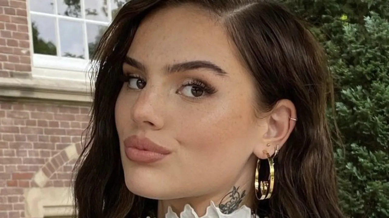 Famke Louise woest: 'Doe normaal!'