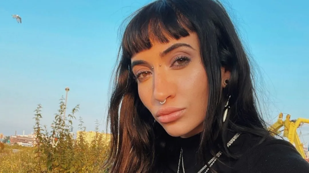 Christina Curry maakt de tongen los