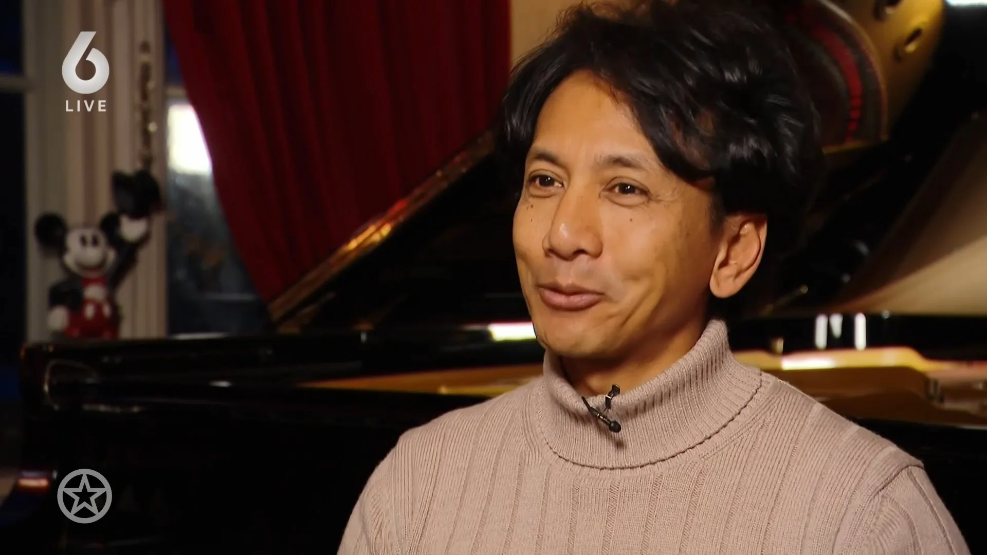 Wibi Soerjadi blaast 55 kaarsjes uit