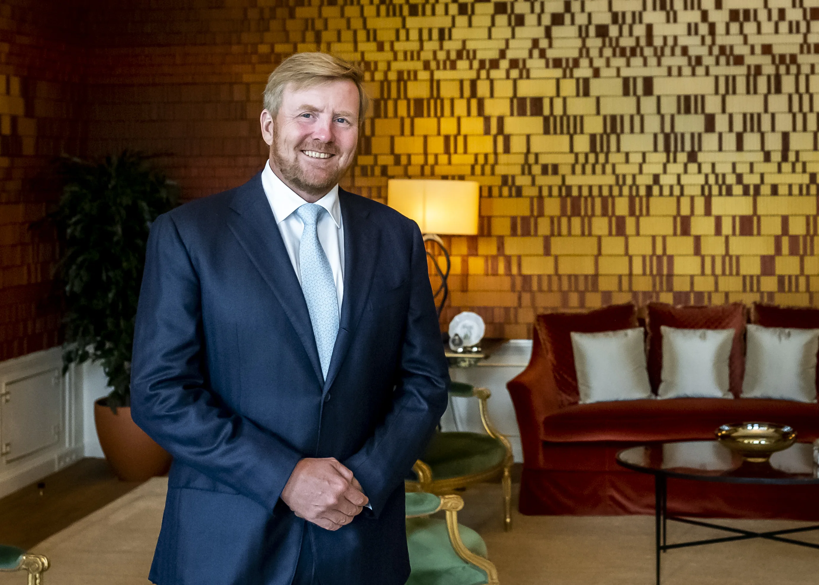 Koning legt krans tijdens 75-jarige herdenking bevrijding Indië