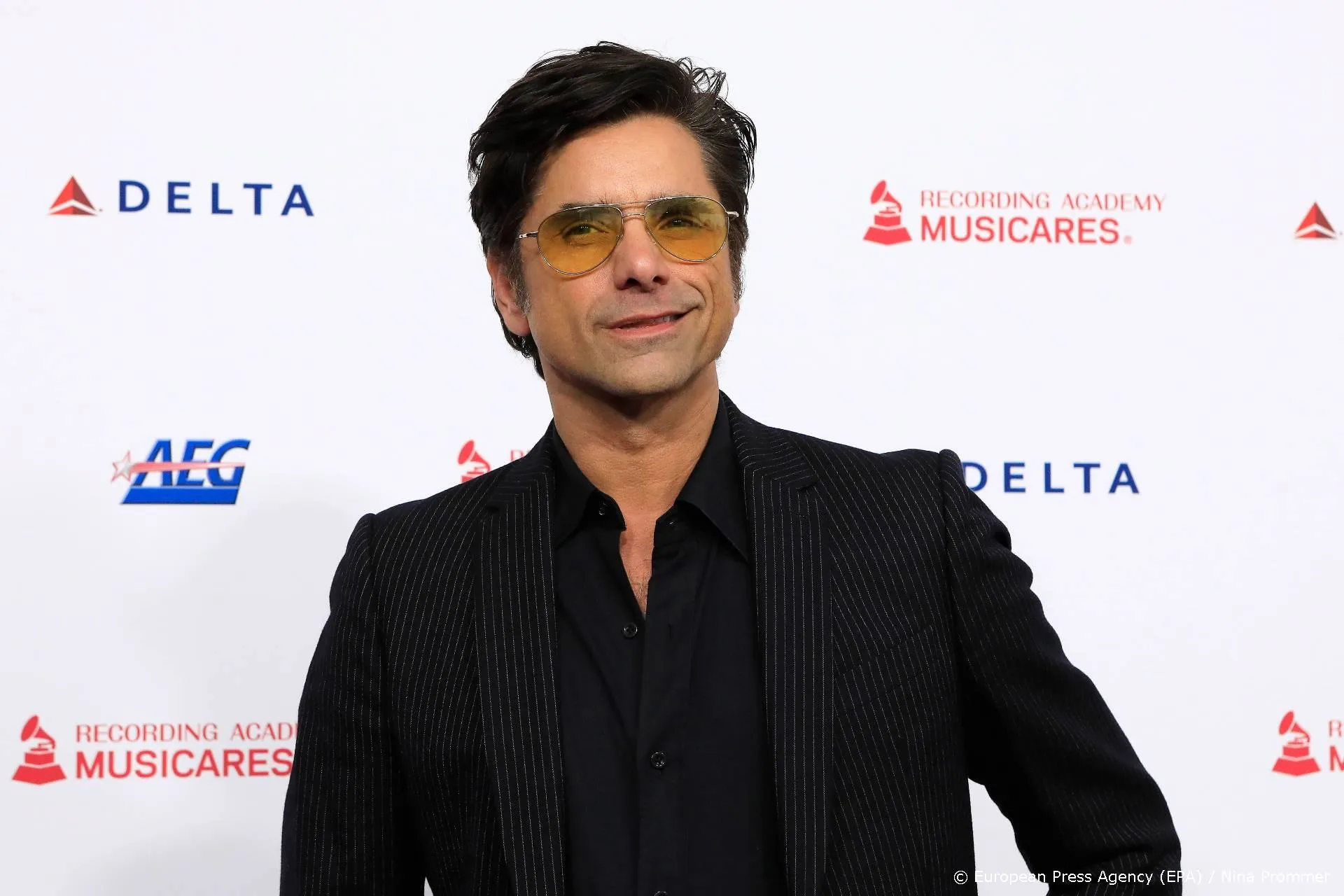 John Stamos voor de derde keer besmet met coronavirus