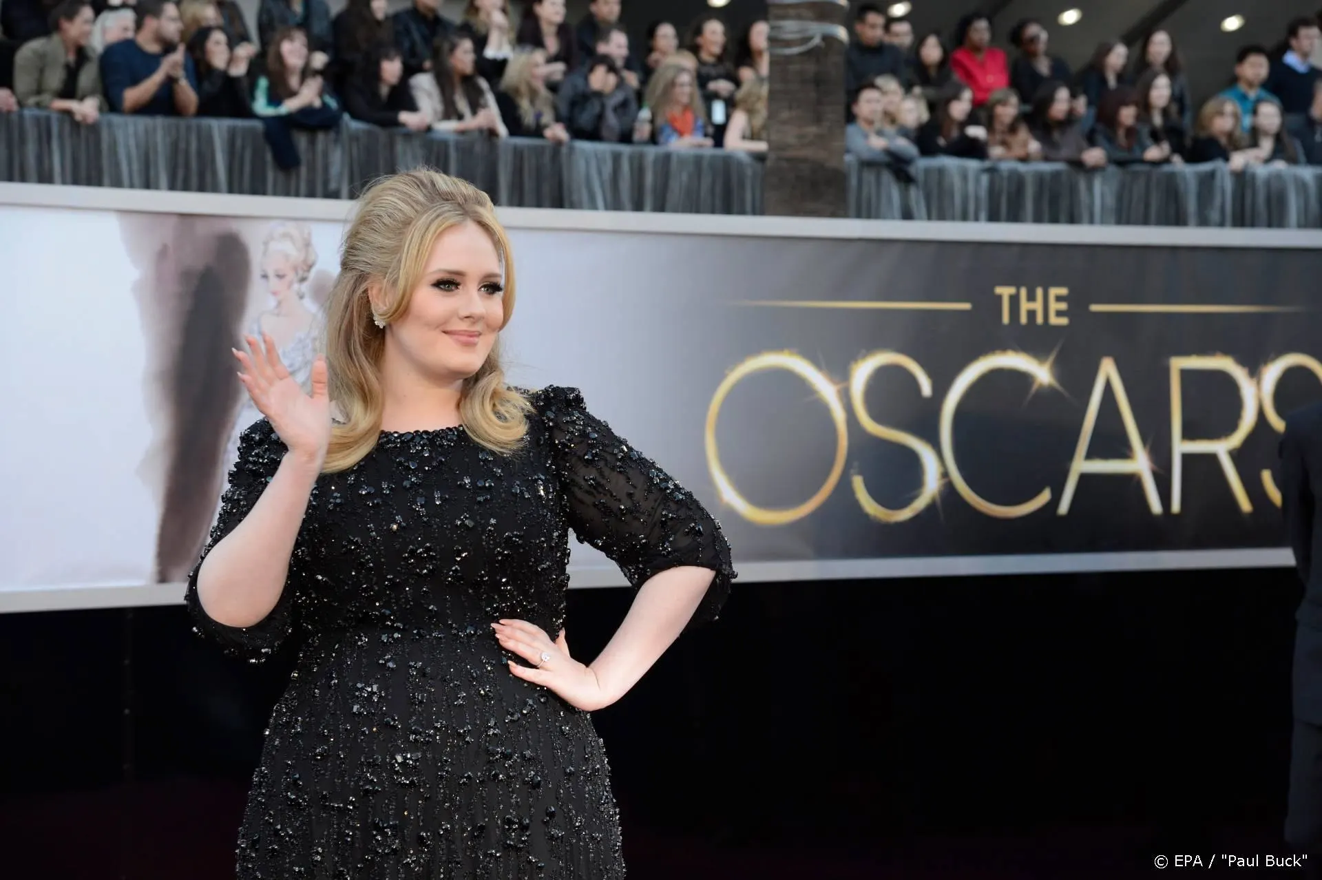 Adele bij virtuele herdenking brand Grenfelltoren