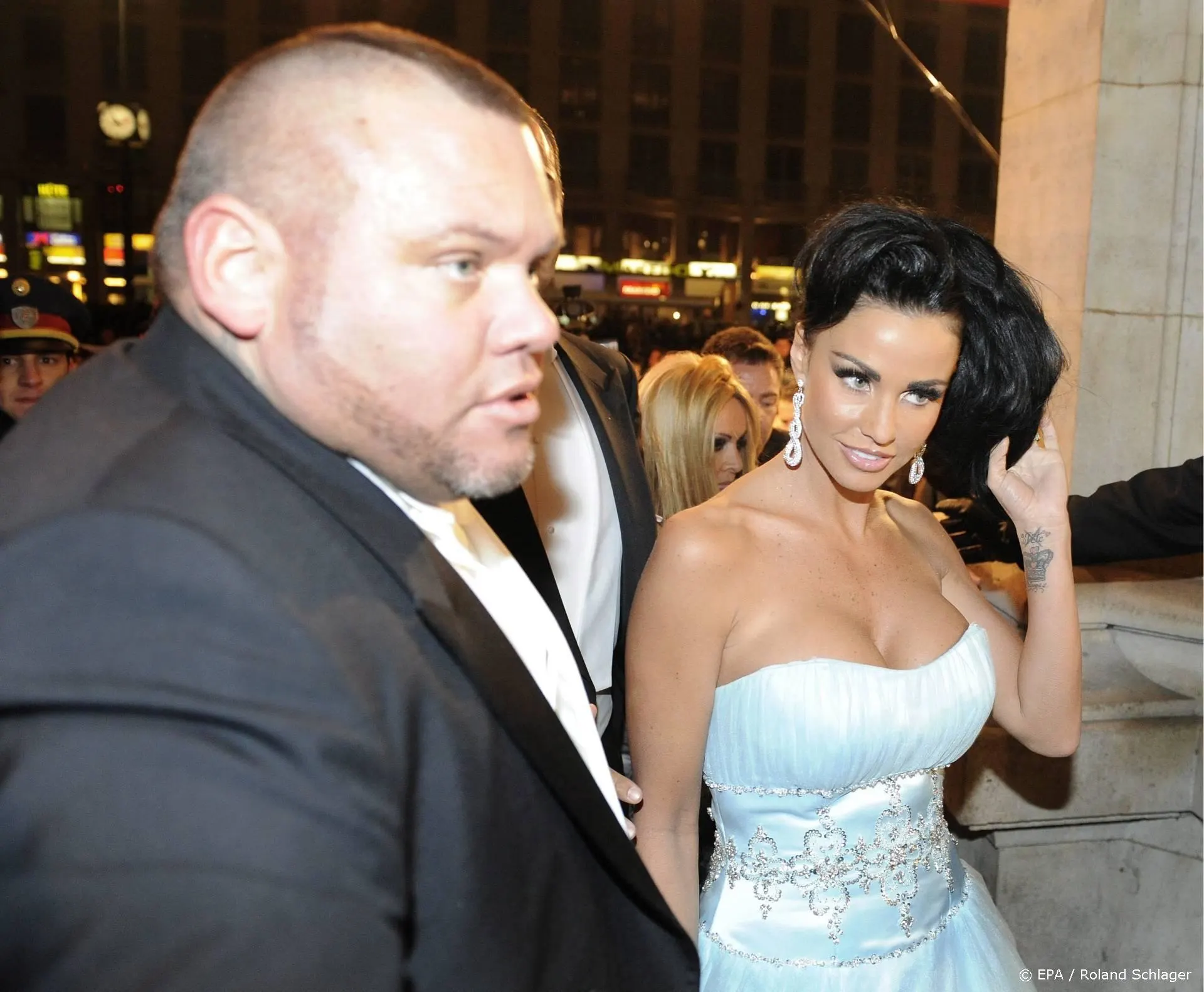 Katie Price gearresteerd na auto-ongeluk tijdens rijverbod