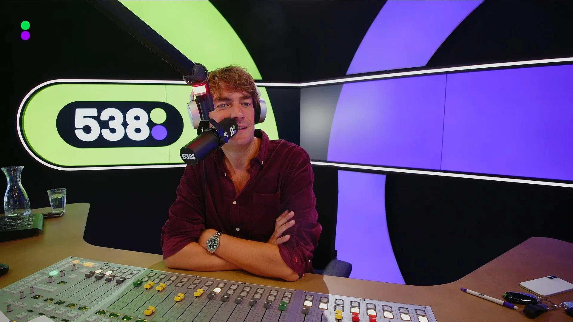 Een trotse Wesley Sneijder over eerste profcontract van zoon Jessey Sneijder bij FC Utrecht