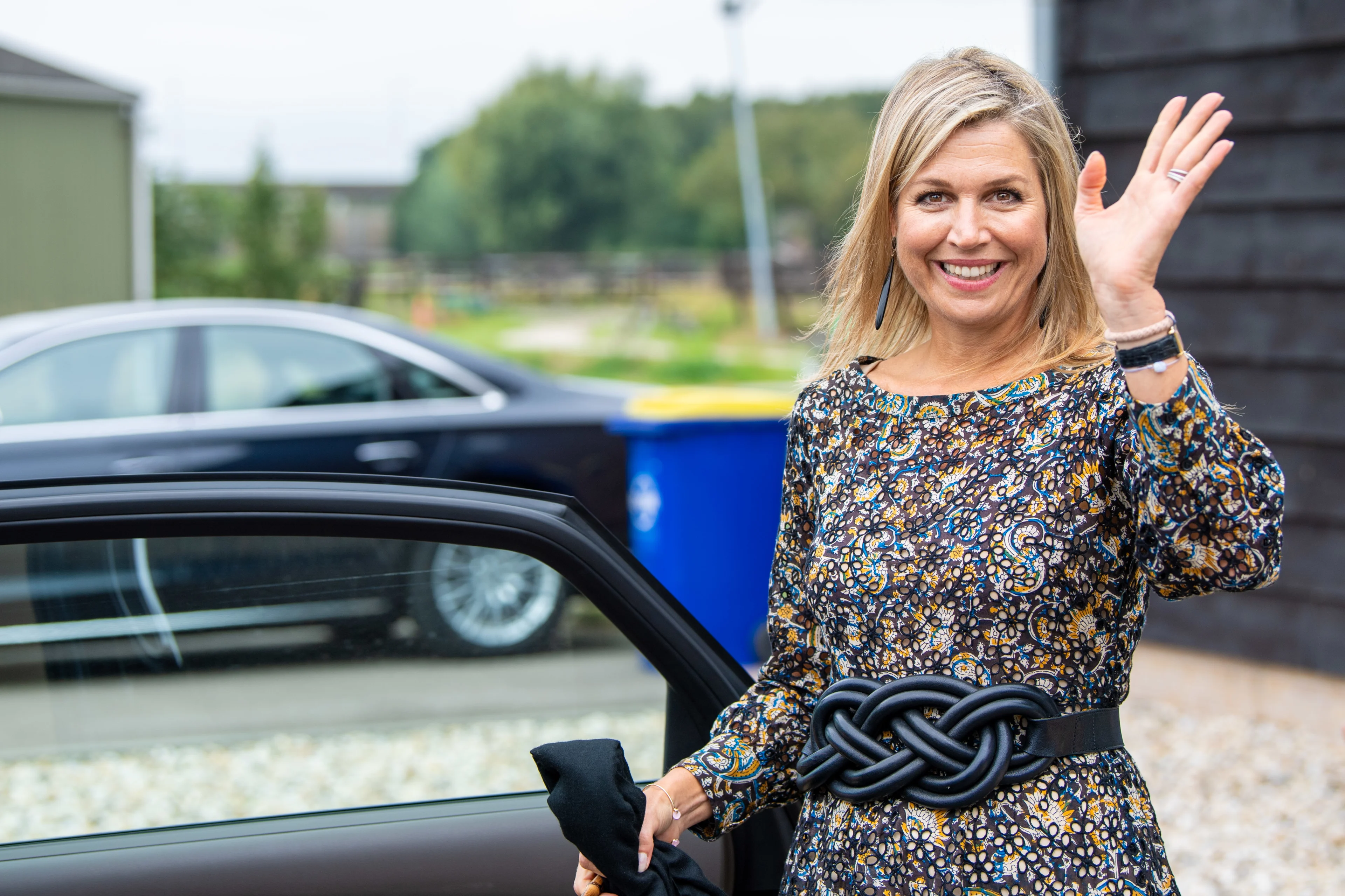 ZIEN: Duitsers raken niet uitgepraat over Máxima's outfit