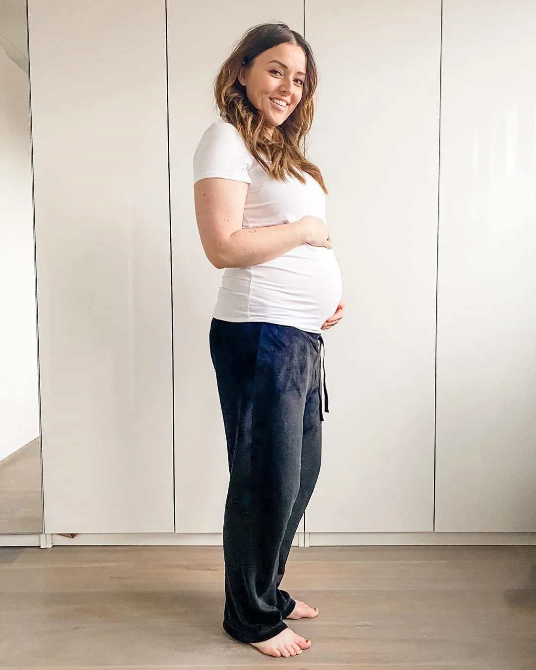 Mascha (Beautygloss) showt blote babybuik