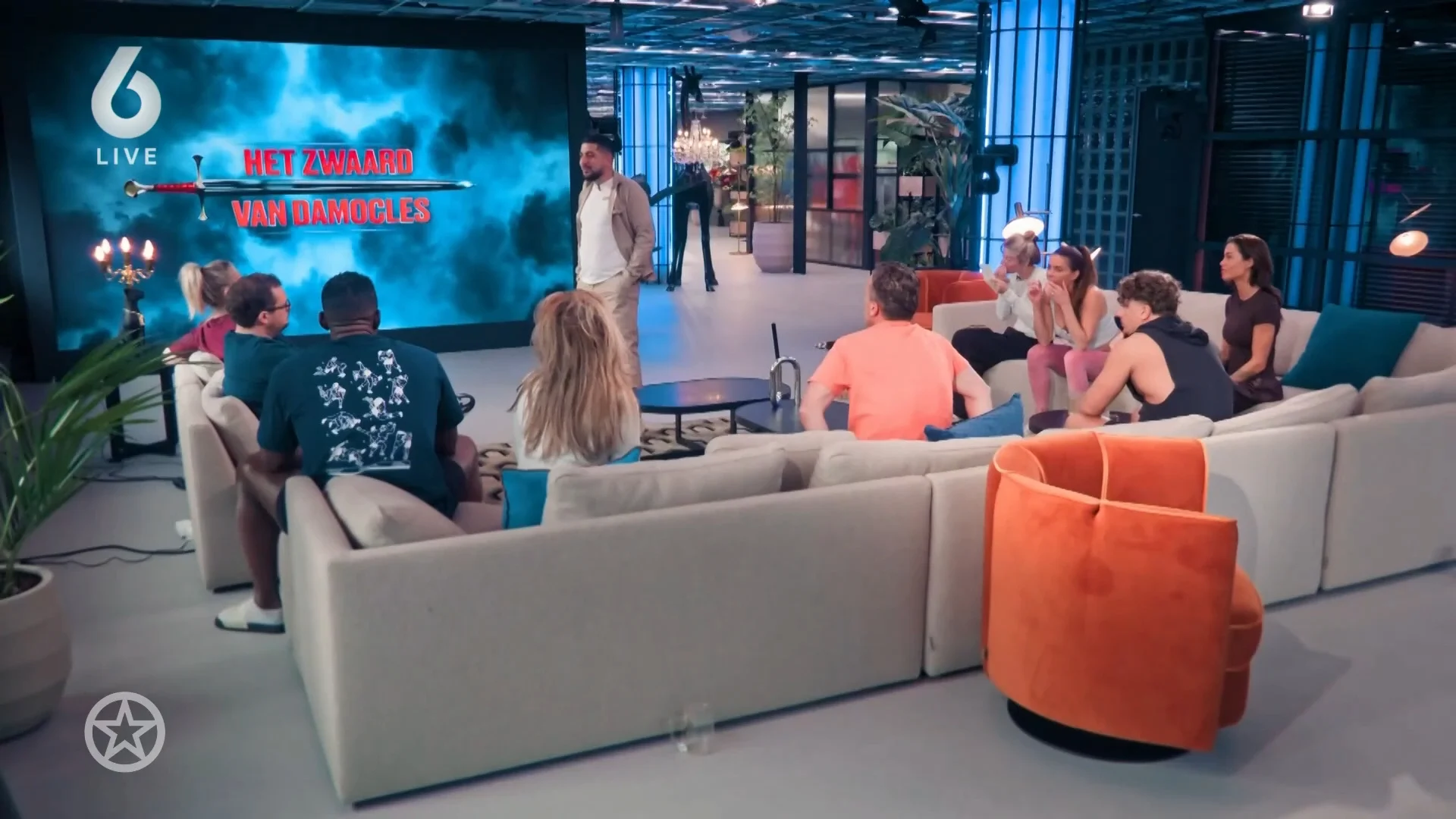 Art Rooijakkers kijkt met verbazing naar felheid in Het zwaard van Damocles