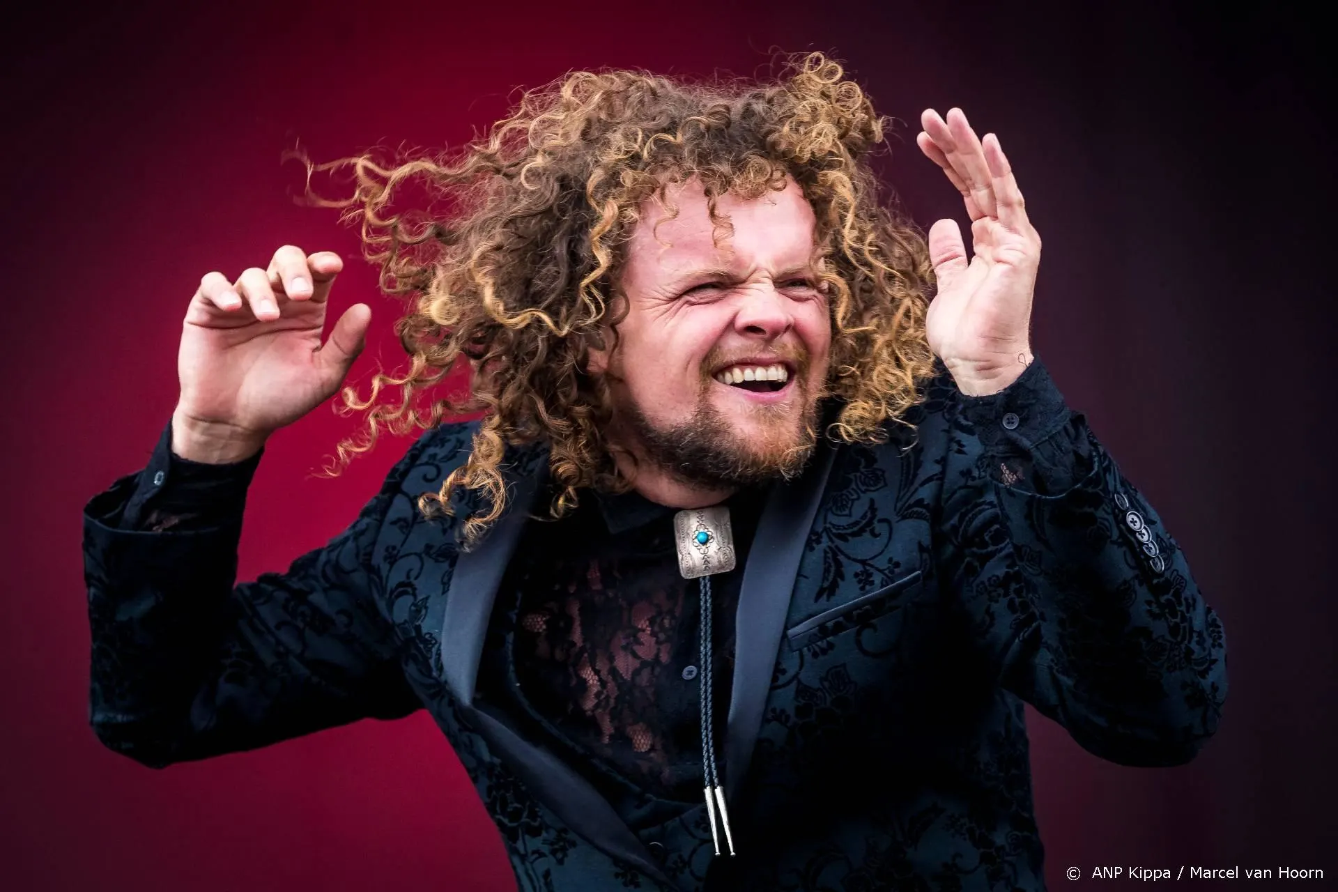 Marcel Veenendaal breekt tijdens optreden