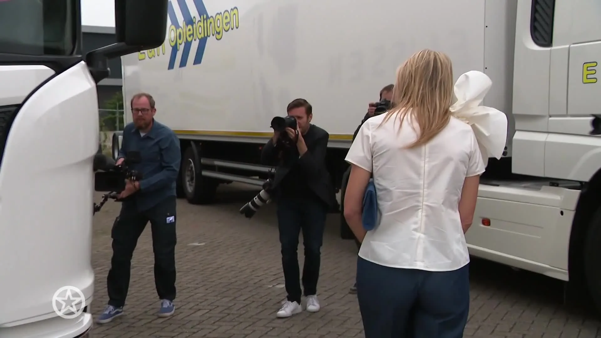 Koningin Maxima op blote voeten