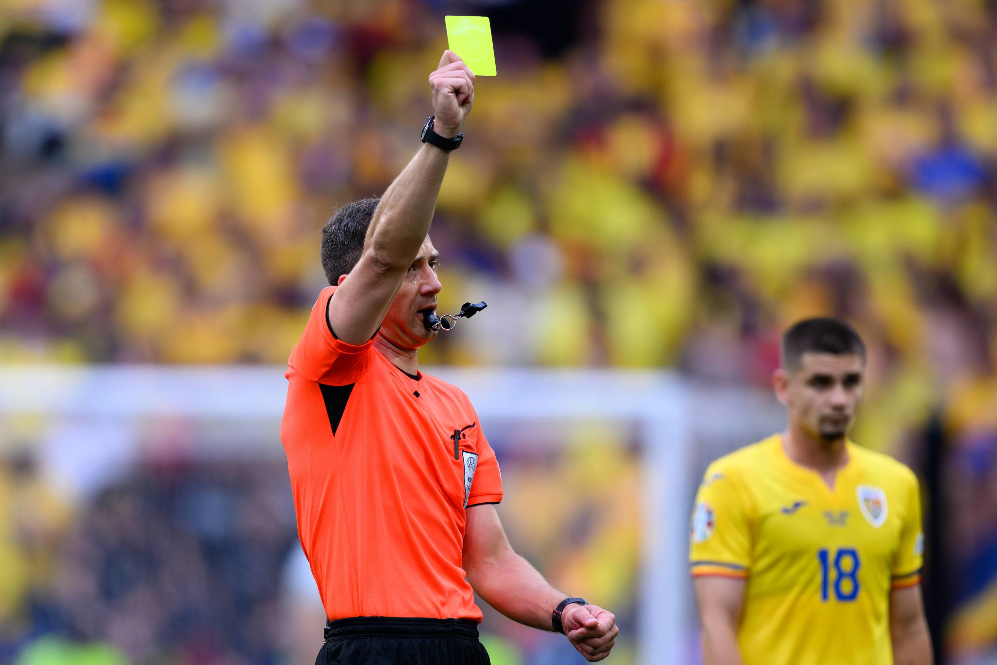 Bizarre onthulling over scheidsrechter die wedstrijd Oranje fluit