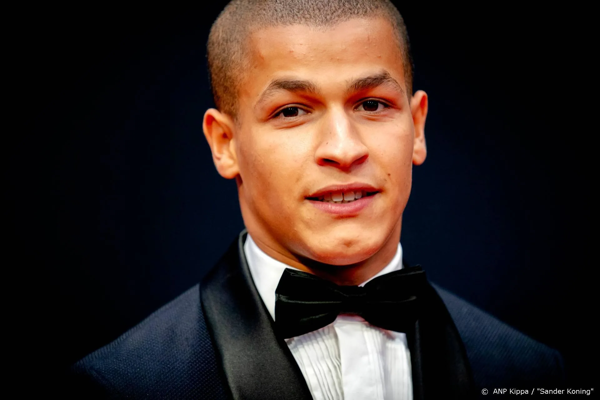 Bilal Wahib ontvangt gouden plaat voor Video Vixen