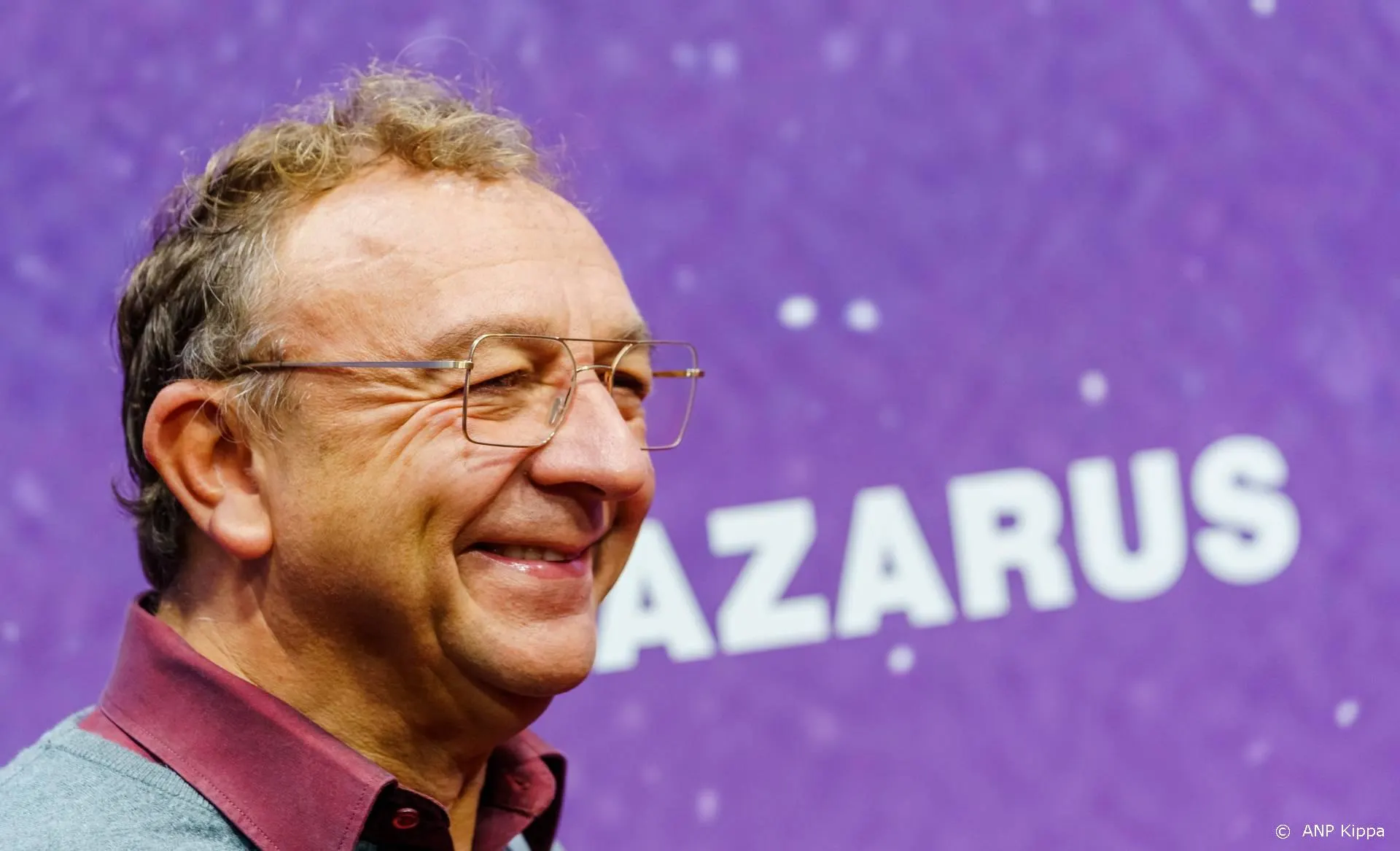 Jon van Eerd dolblij weer het theater in