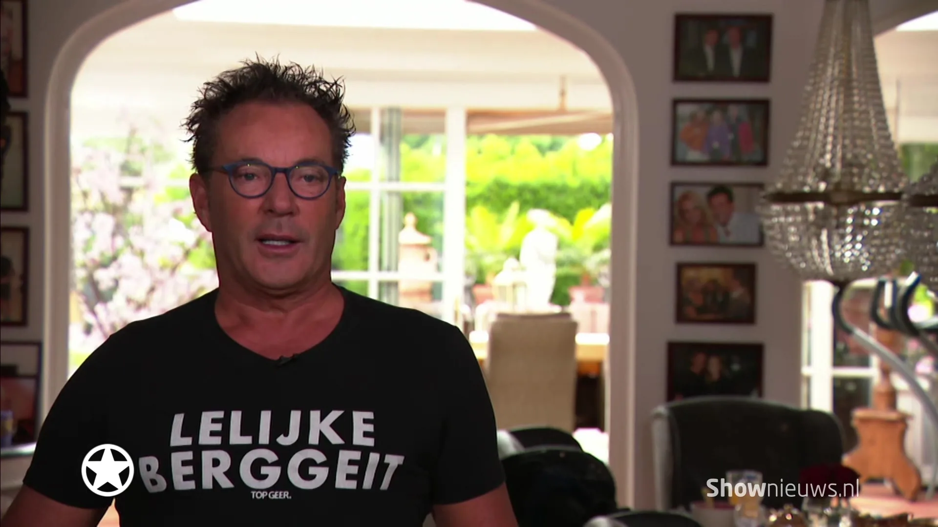 Geer geeft zich bloot... aan twee vrouwen!