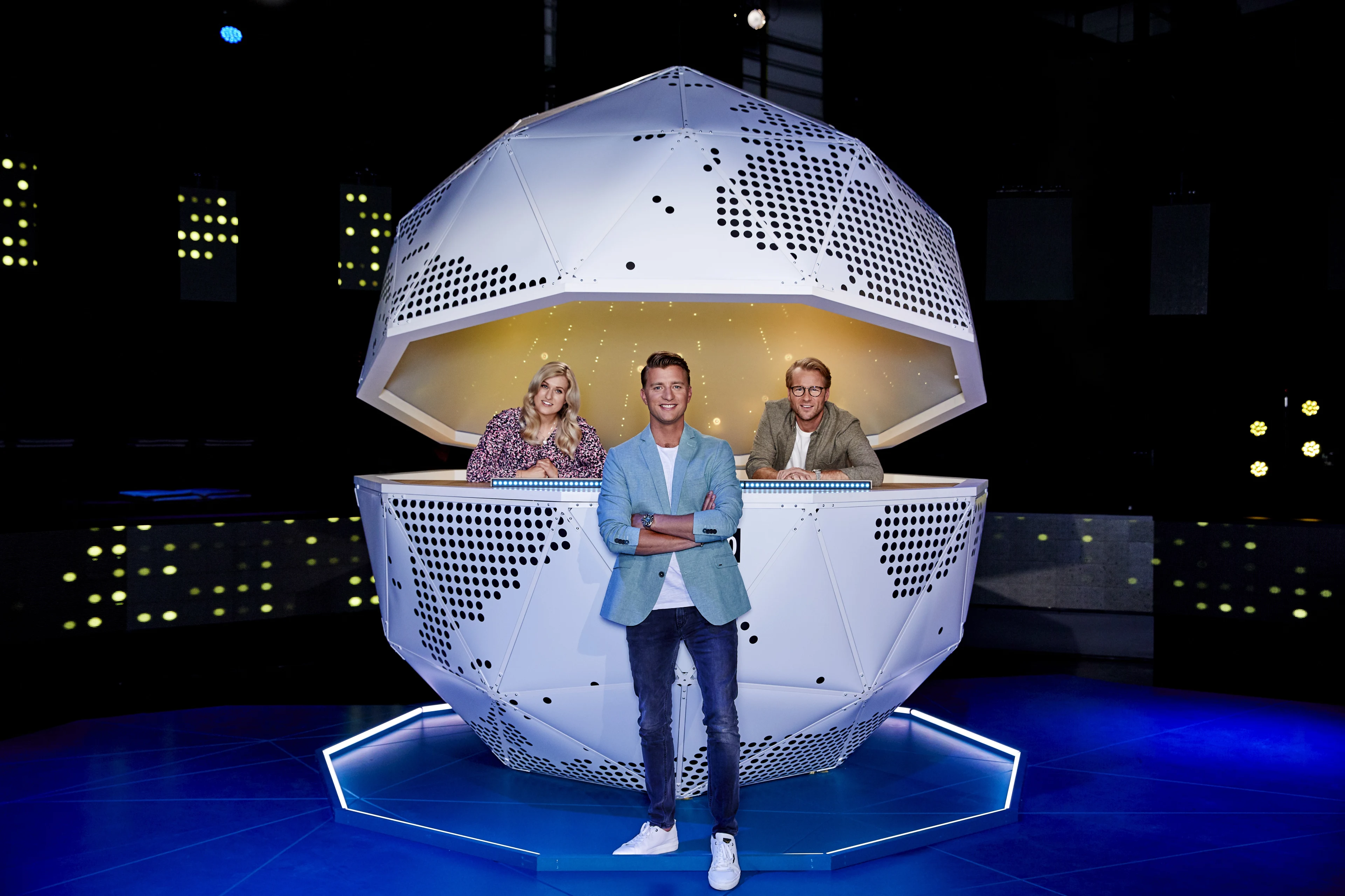 Britt Dekker en Leo Alkemade strijden tegen elkaar in nieuwe quiz