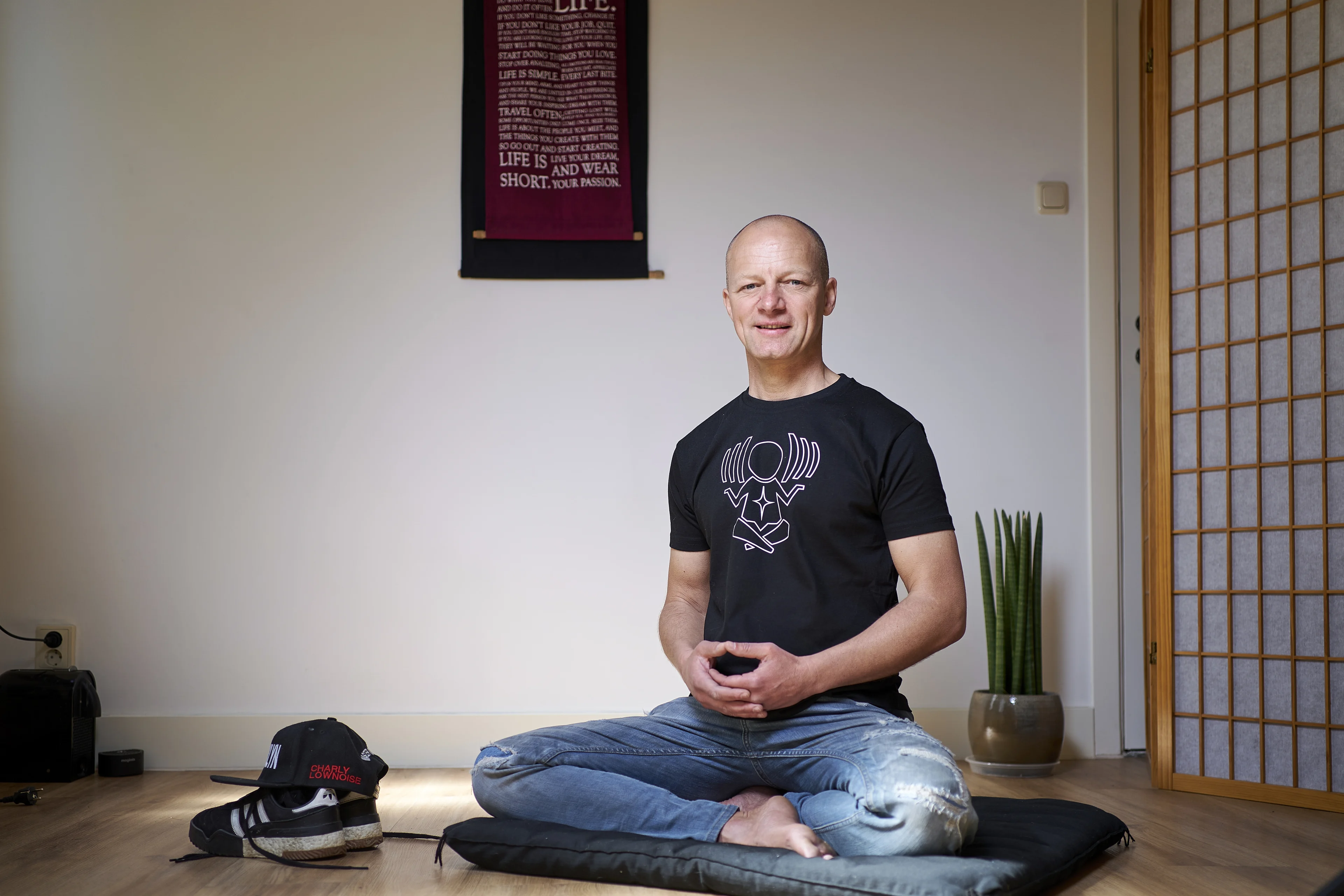 Charly Lownoise geïnspireerd door muziek Dalai Lama