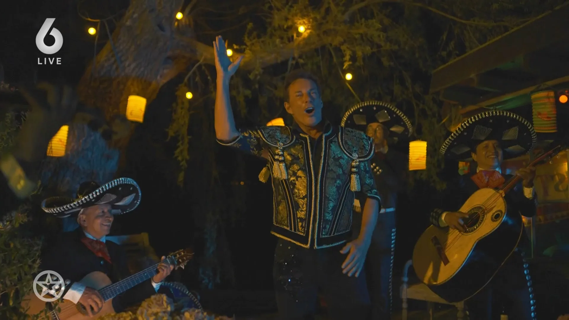 Gerard Joling boos op oude boekhouder van Zangeres zonder Naam