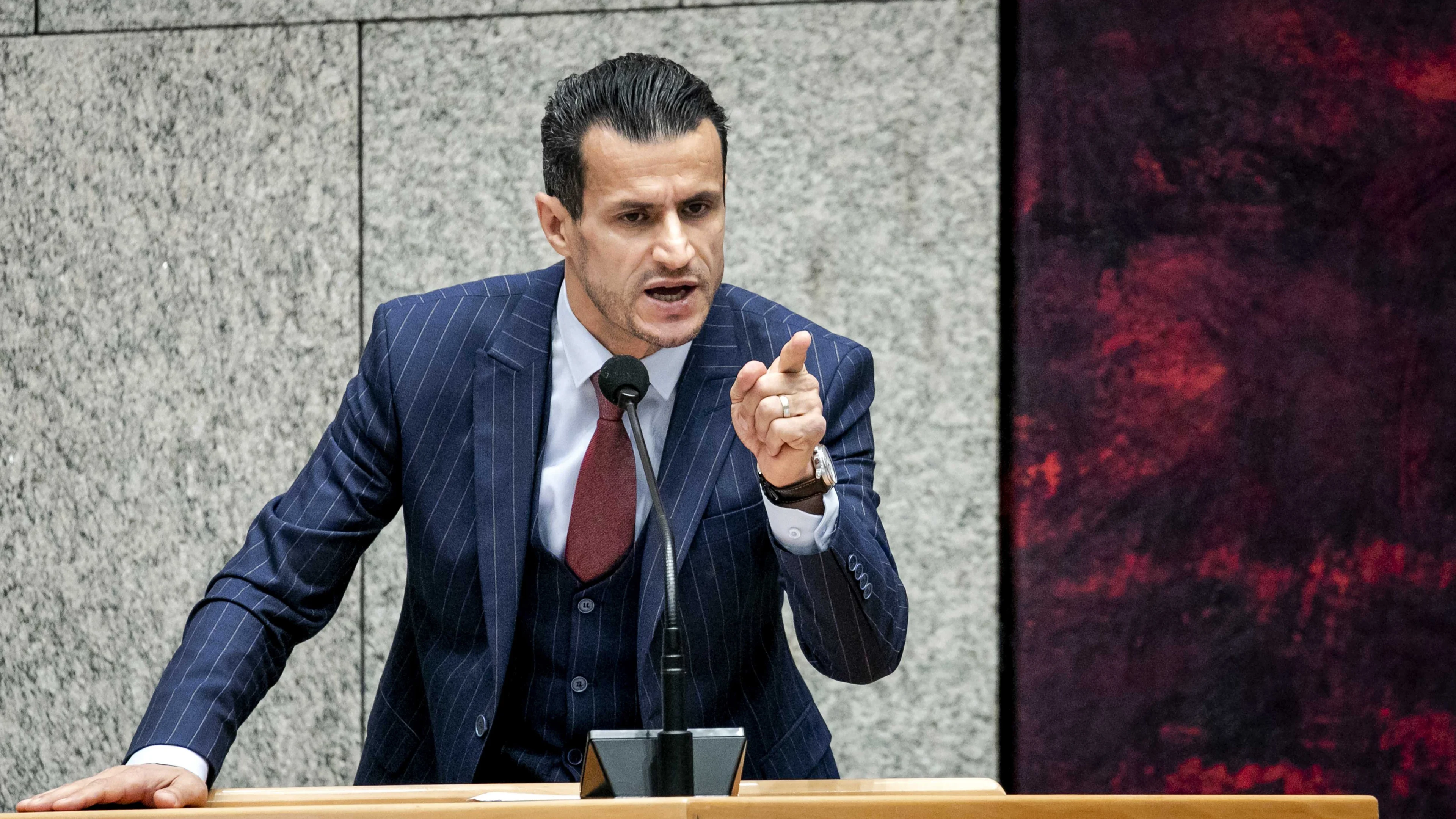 DENK-leider Azarkan bedreigd na fel debat over onthoofde leraar