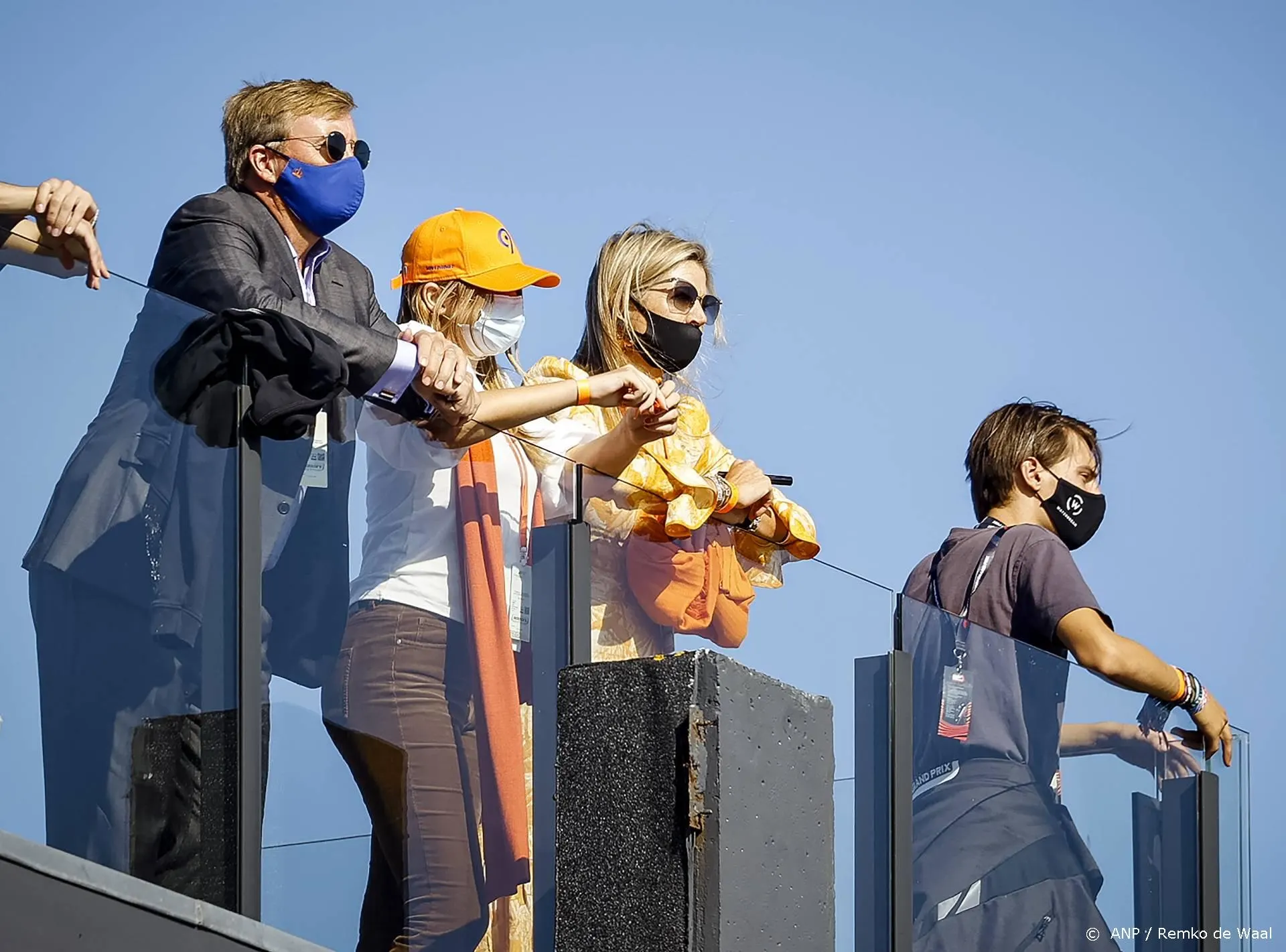 Royals zingen mee met Wilhelmus Davina Michelle voor Verstappen