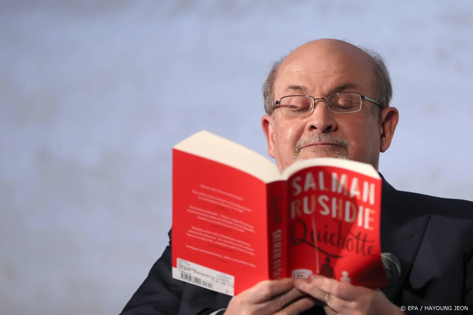 Veel aandacht voor werk Salman Rushdie na aanslag
